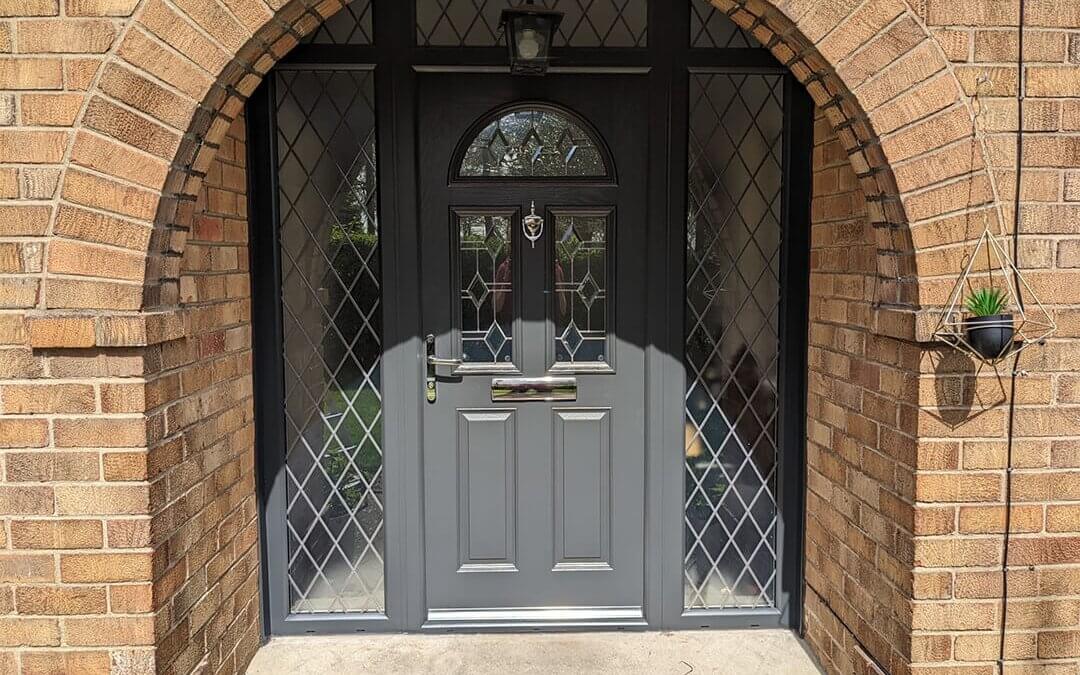 Rosewood & White to 7016 Anthracite Grey